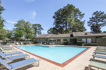 Sparking swimming pool